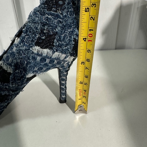 Stylish Frayed Denim Heels - Picture 7 of 7